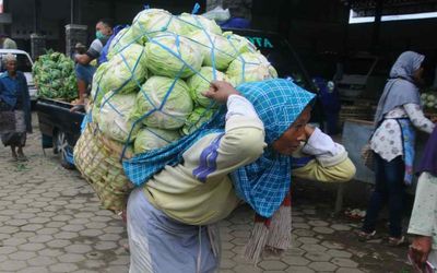 Ending violence against women street vendors and market traders-image